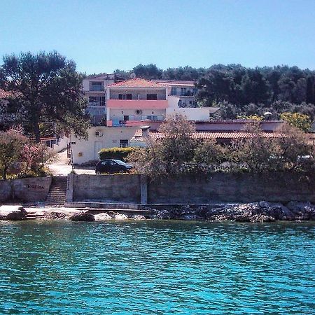 Apartments By The Sea Arbanija, Ciovo - 1085 Трогир Экстерьер фото