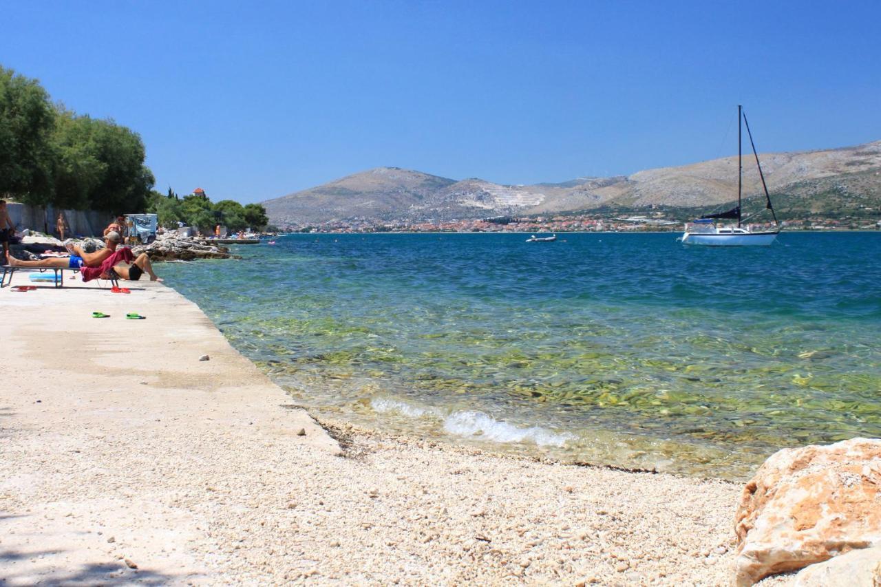 Apartments By The Sea Arbanija, Ciovo - 1085 Трогир Экстерьер фото