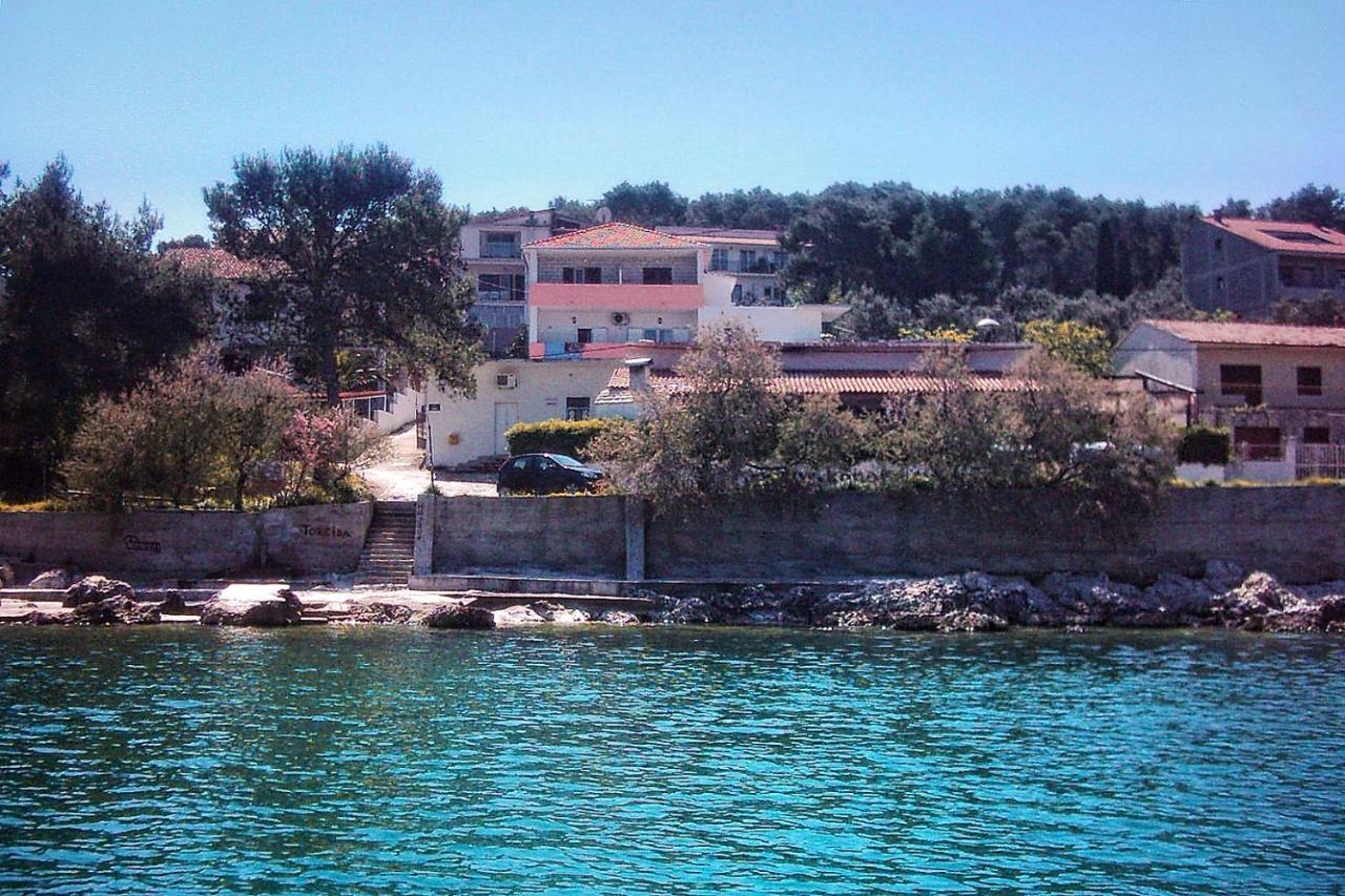 Apartments By The Sea Arbanija, Ciovo - 1085 Трогир Экстерьер фото