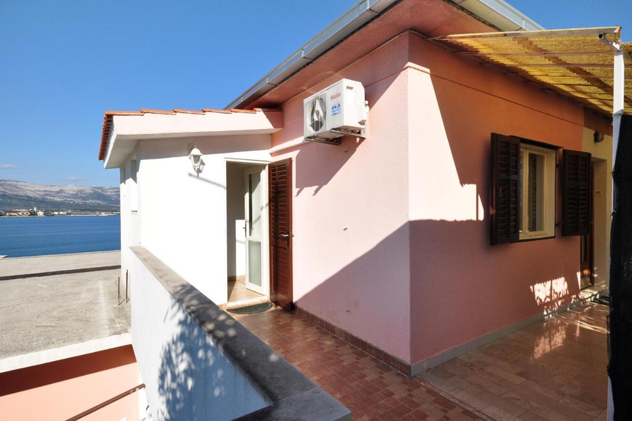 Apartments By The Sea Arbanija, Ciovo - 1085 Трогир Экстерьер фото