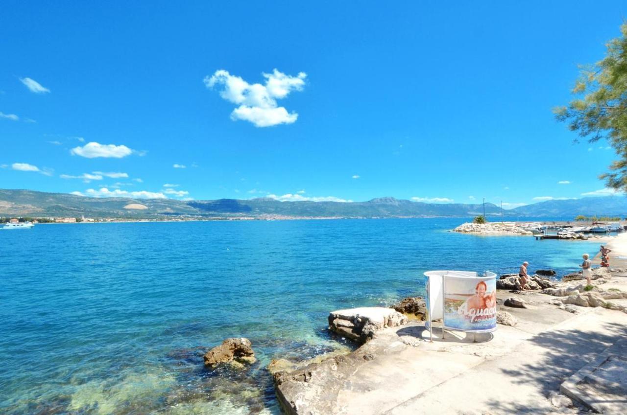 Apartments By The Sea Arbanija, Ciovo - 1085 Трогир Экстерьер фото